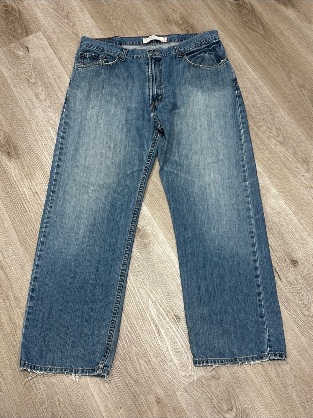 Vintage Levis 559 Jeans Mens 38x30  Blue Relaxed Fit Straight Leg Light Wash Y2K